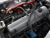 Le moteur 6 cylindres en ligne développait 130 ch, ce qui était dans la moyenne de l’époque pour les sportives. Une Porsche développait en général 150 ch pour un prix double. Photo DR