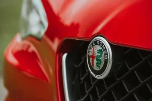 Lire la suite à propos de l’article Editorial tout frais : Alfa Romeo planifie un plus grand modèle électrique en Amérique du Nord en 2027