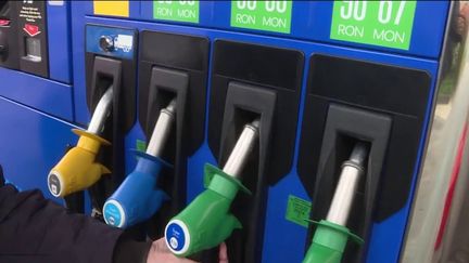 You are currently viewing Revue de presse internet : pourquoi le prix du carburant s’envole sur les autoroutes